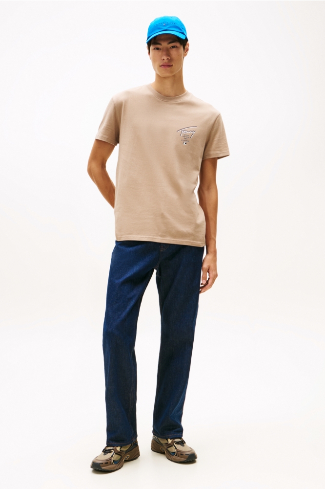 TJM REG SIGN CITY TEE EXT DM0DM22120 AFE COASTAL TAUPE
